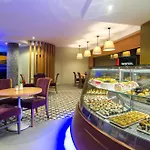 Üdülőközpont The Grand Blue Sky International 4*