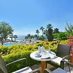 The Grand Blue Sky International Üdülőközpont 4*