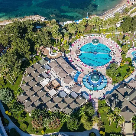 리조트 The Grand Blue Sky International