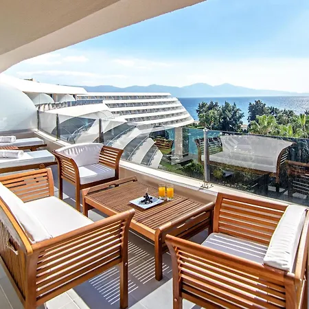 Θέρετρο The Grand Blue Sky International
