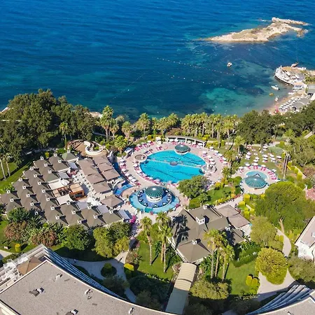 The Grand Blue Sky International Feriested 4*