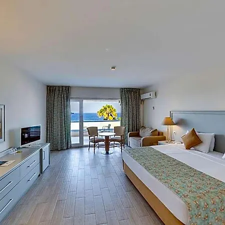 The Grand Blue Sky International Feriested 4*