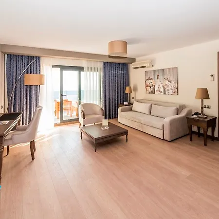 The Grand Blue Sky International 4*